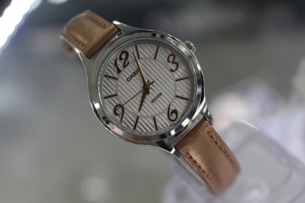 Vẻ đẹp của đồng hồ Casio nữ LTP-1393L-7A2VDF