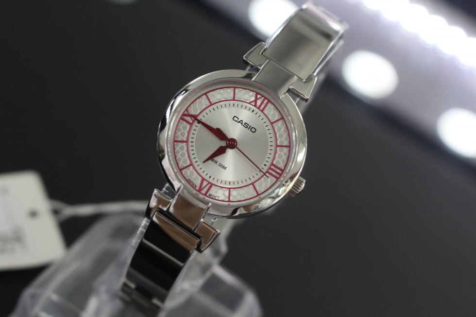 Vẻ đẹp của đồng hồ Casio nữ LTP-E403D-4AVDF
