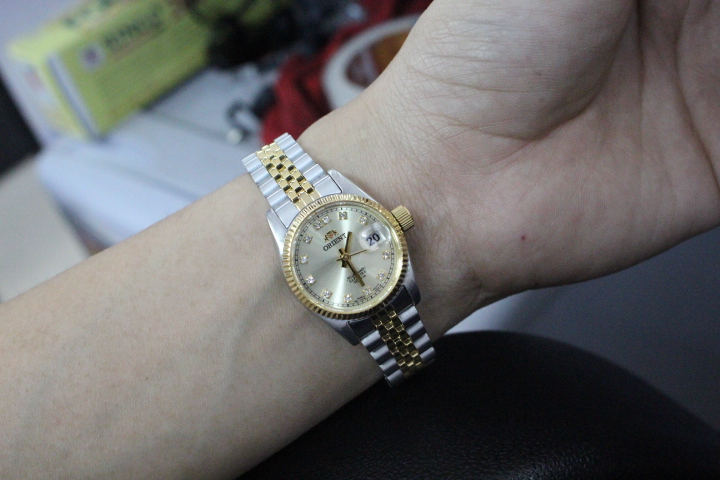 Vẻ đẹp truyền thống của đồng hồ cơ Orient nữ FNR16002C0