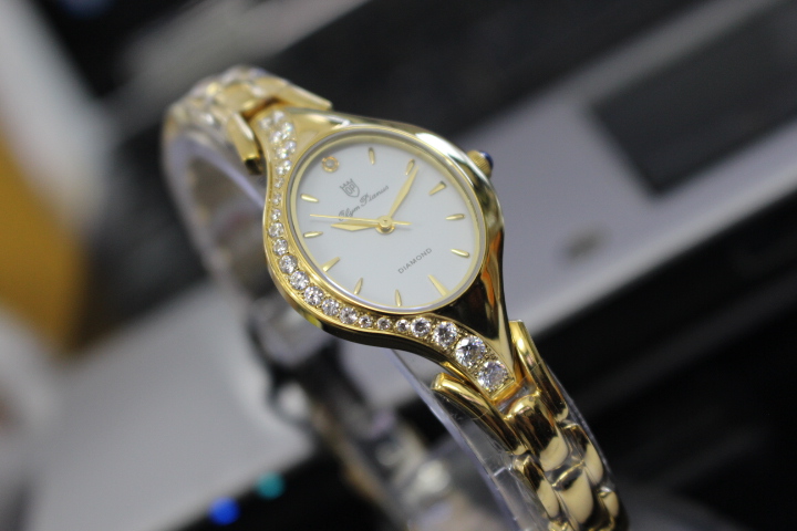 Vẻ điệu đà của đồng hồ OP nữ OP2466DLKT