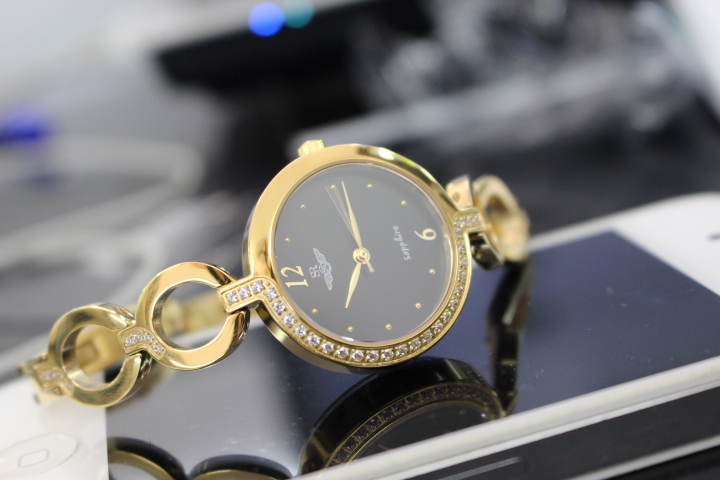 Vẻ điệu đà của đồng hồ SR nữ SL1608.1401TE