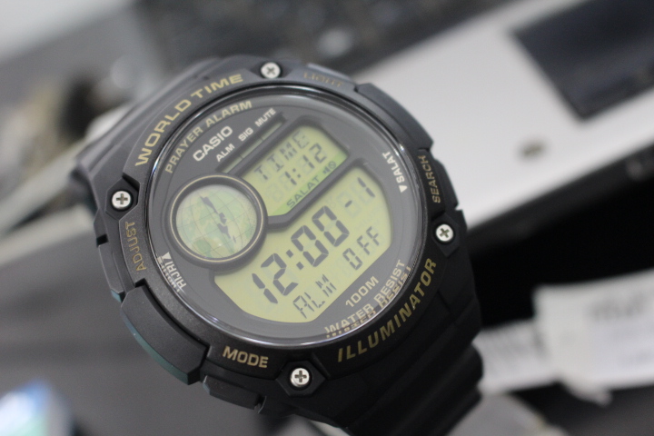 Đồng hồ Casio nam CPA-100-9AVDF phù hợp cho mọi chàng trai năng động, có cổ tay to