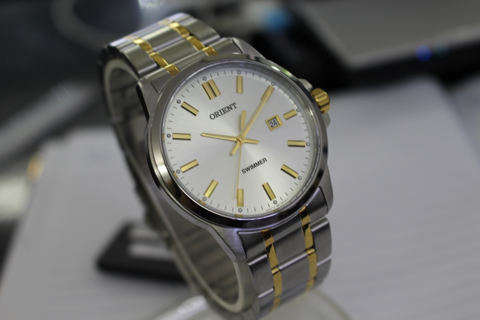 Vẻ đơn giản của đồng hồ Orient nam SUNE5001W0