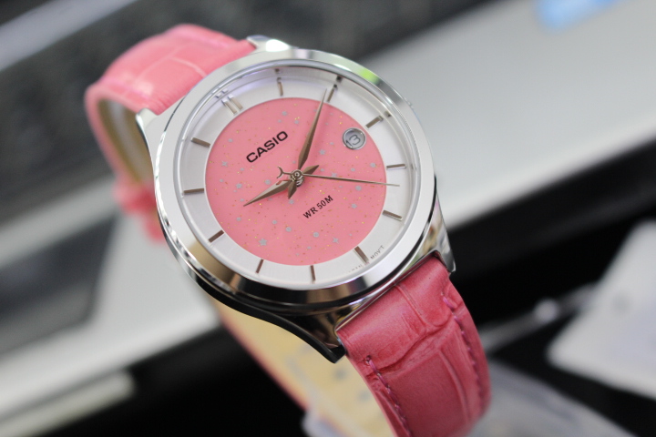 Vẻ hiện đại của đồng hồ Casio nữ LTP-E141L-4A2VDF