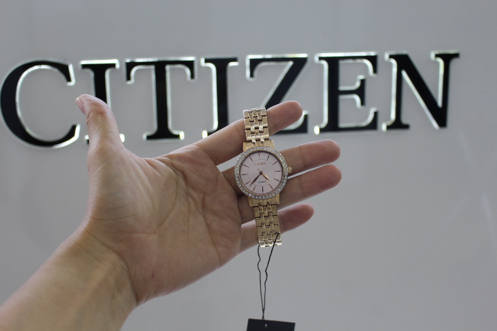 Vẻ hiện đại của đồng hồ Citizen nữ EL3043-81X