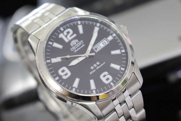 Phong cách khỏe khoắn của đồng hồ cơ Orient nam SAB0B006BB