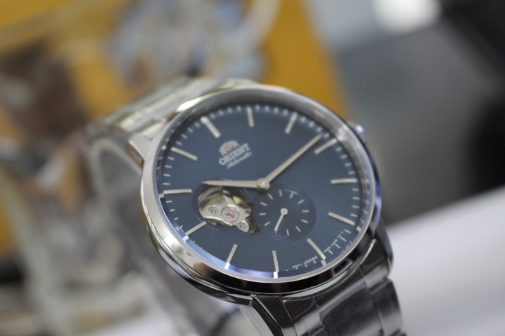 Đồng hồ cơ Orient nam RA-AR0101L10B mang đến cho bạn vẻ lịch lãm hơn