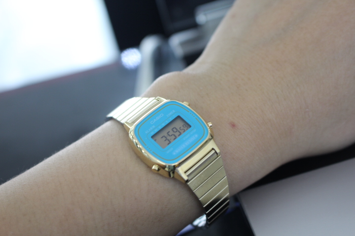 Vẻ nổi bật của đồng hồ Casio nữ LA670WGA-2DF