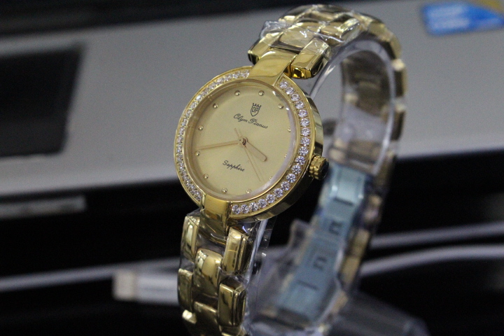 Vẻ sang trọng của đồng hồ nữ Olym Pianus OP2472DLK Vàng