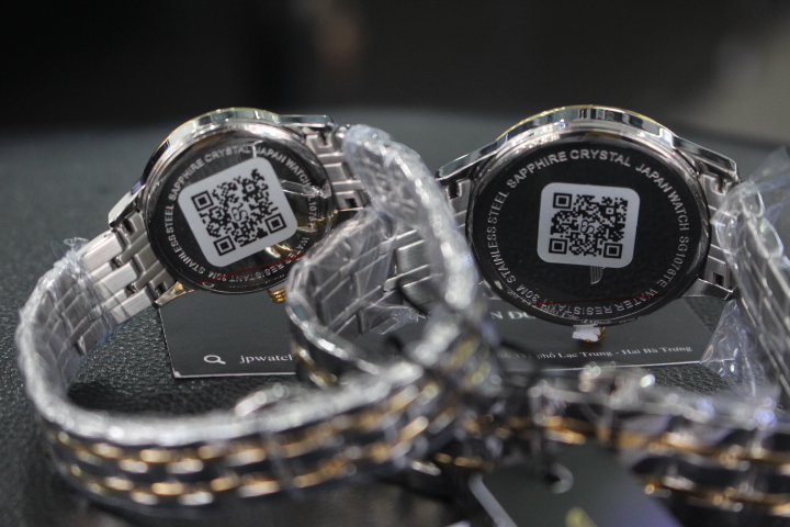 Cặp đồng hồ đôi SR Watch SG1076.1202TE và SL1076.1202TE luôn có tem chống hàng giả