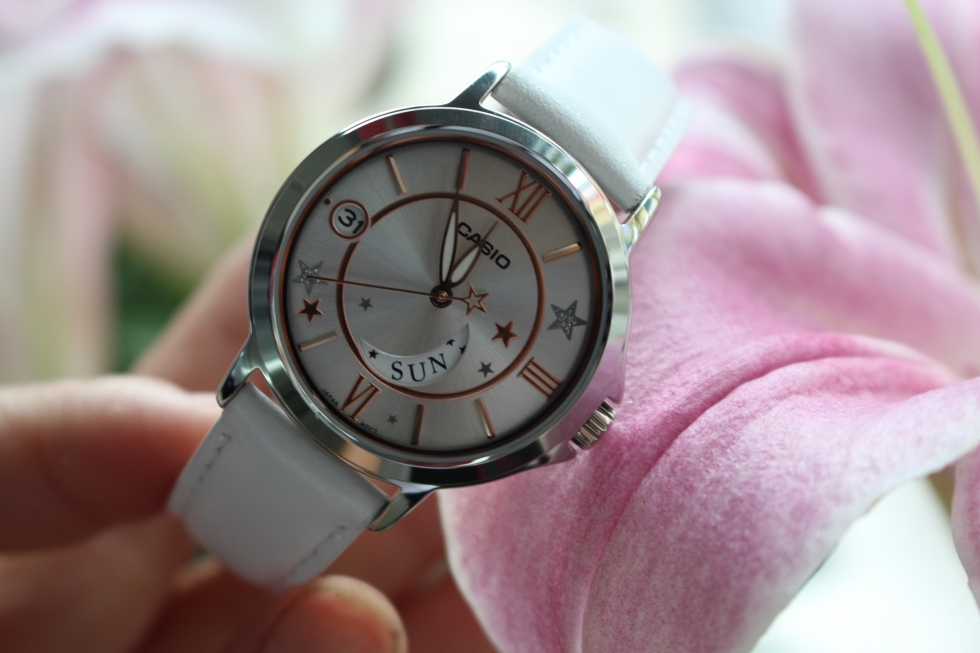 hình ảnh 1 chiếc đồng hồ Casio nữ