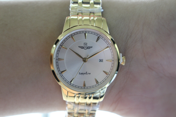 Đồng hồ nữ SR Watch SL1079.1402TE khi đeo trên tay