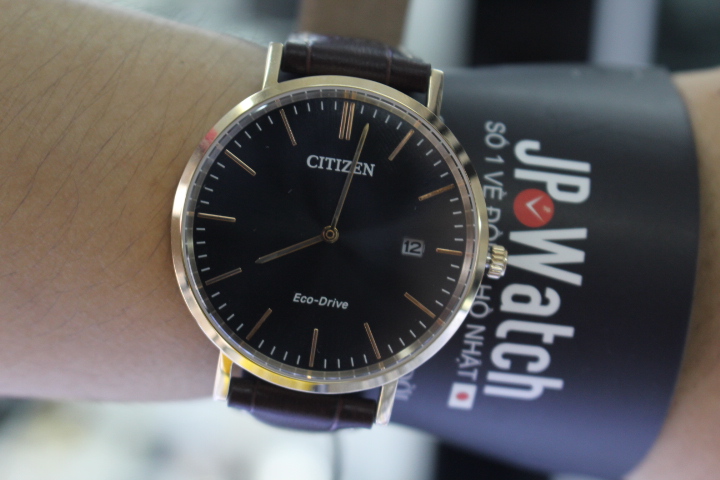 Đồng hồ nam Citizen Eco Drive AU1083-13H  khi đeo trên tay