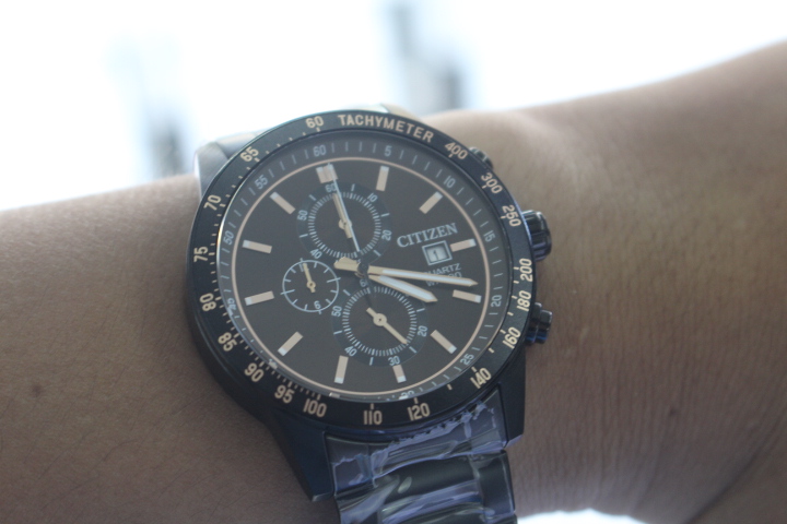 Đồng hồ nam Citizen Quartz AN3605-55X khi đeo trên tay