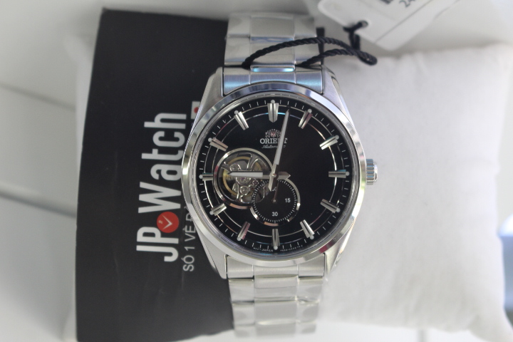 Đồng hồ nam Orient RA-AR0002B10B đẹp trên từng chi tiết