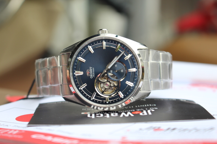 Đồng hồ nam Orient RA-AR003L10B đẹp trên từng chi tiết