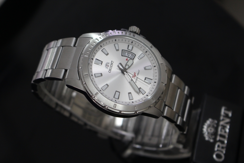 Đồng hồ nam giá rẻ Hà Nội Orient FUNE2006W0 với thiết kế sang trọng và tinh tế