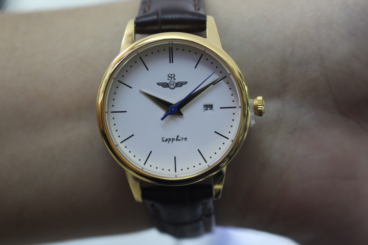 Đồng hồ nữ SR-Watch SL1055.4602TE khi đeo trên tay