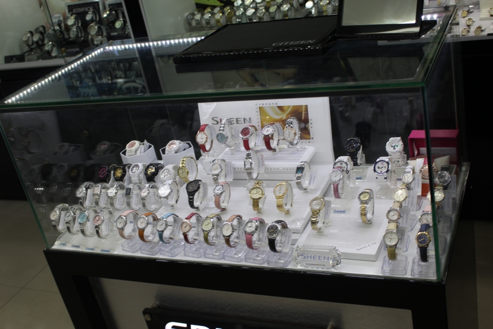 1 số mẫu đồng hồ nữ dây da mặt lớn khá được ưa chuộm tại shop JPwatch