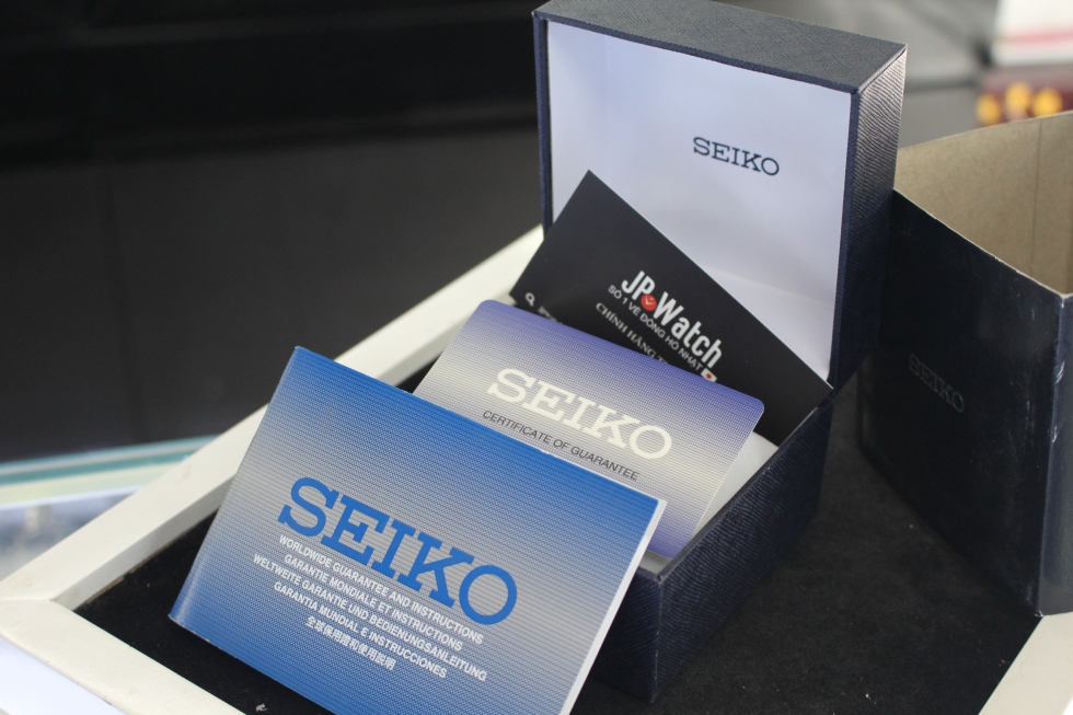bộ hộp đựng, thẻ bảo hành toàn cầu của đồng hồ Seiko