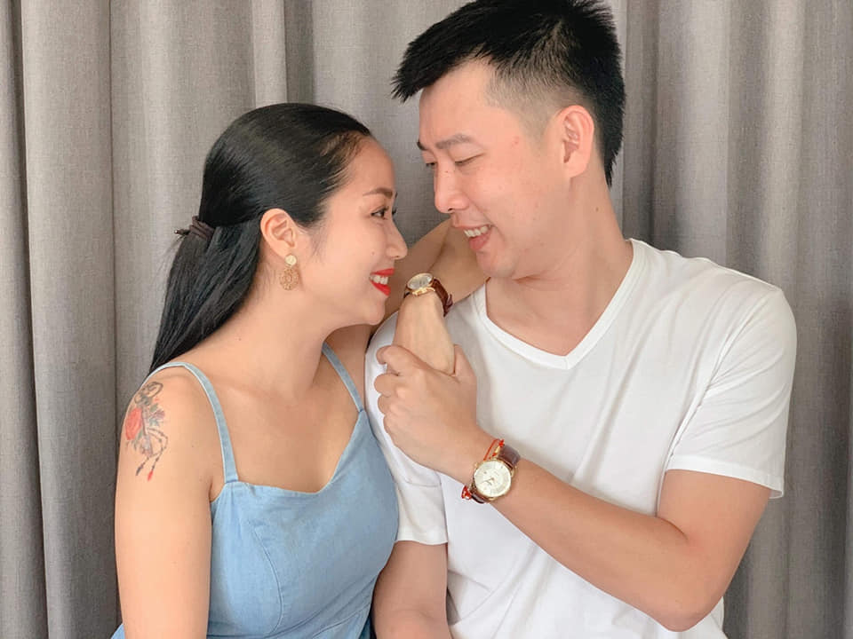 Hình ảnh Ốc Thanh Vân đeo đồng hồ đôi cùng chồng