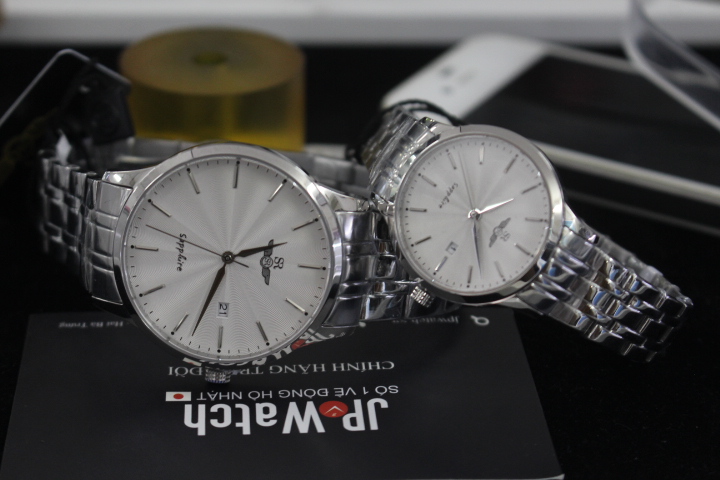 Nét thanh lịch nhẹ nhàng của cặp đồng hồ đôi SR Watch SG1076.1102TE và SL1076.1102TE