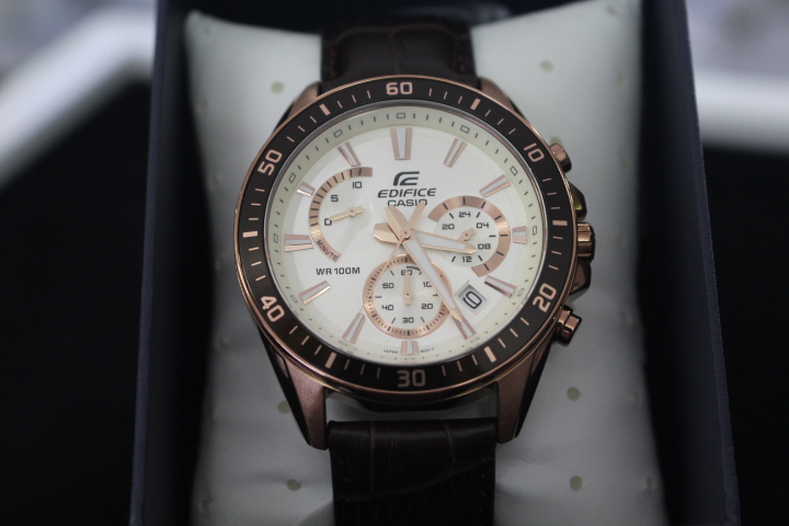 Thiết kế đầy sáng tạo của đồng hồ nam Casio Edifice EFR-552GL-7AVUDF