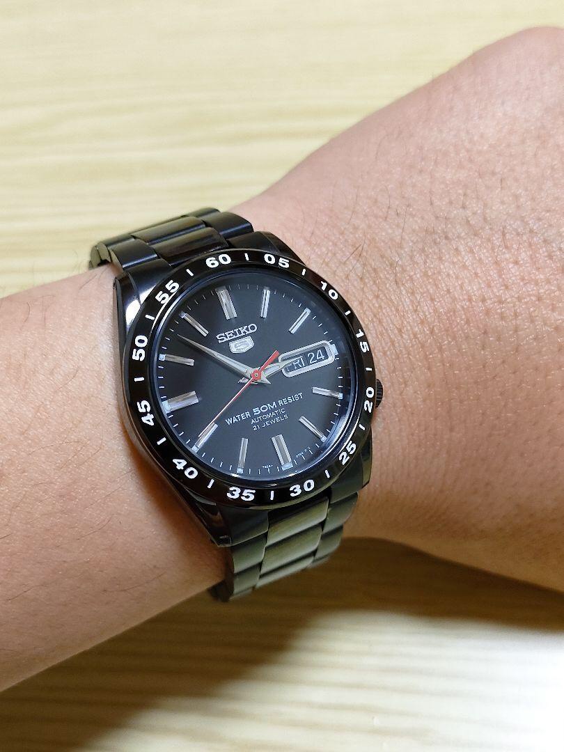 đồng hồ Seiko 5 SNKE03K1 lên tay đeo cực đẹp 